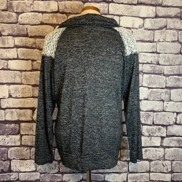 Ivy Ridge Black & Gray Top W/ lace Detail - Picture 8 of 11